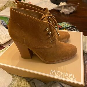 Michael Kors Elliot Bootie Luggage Suede 9 - NEW IN BOX